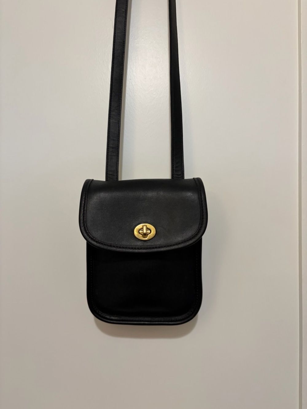 Vintage Coach Small Sidepack (#9978) Black Leather Handbag with Brass Turnlock